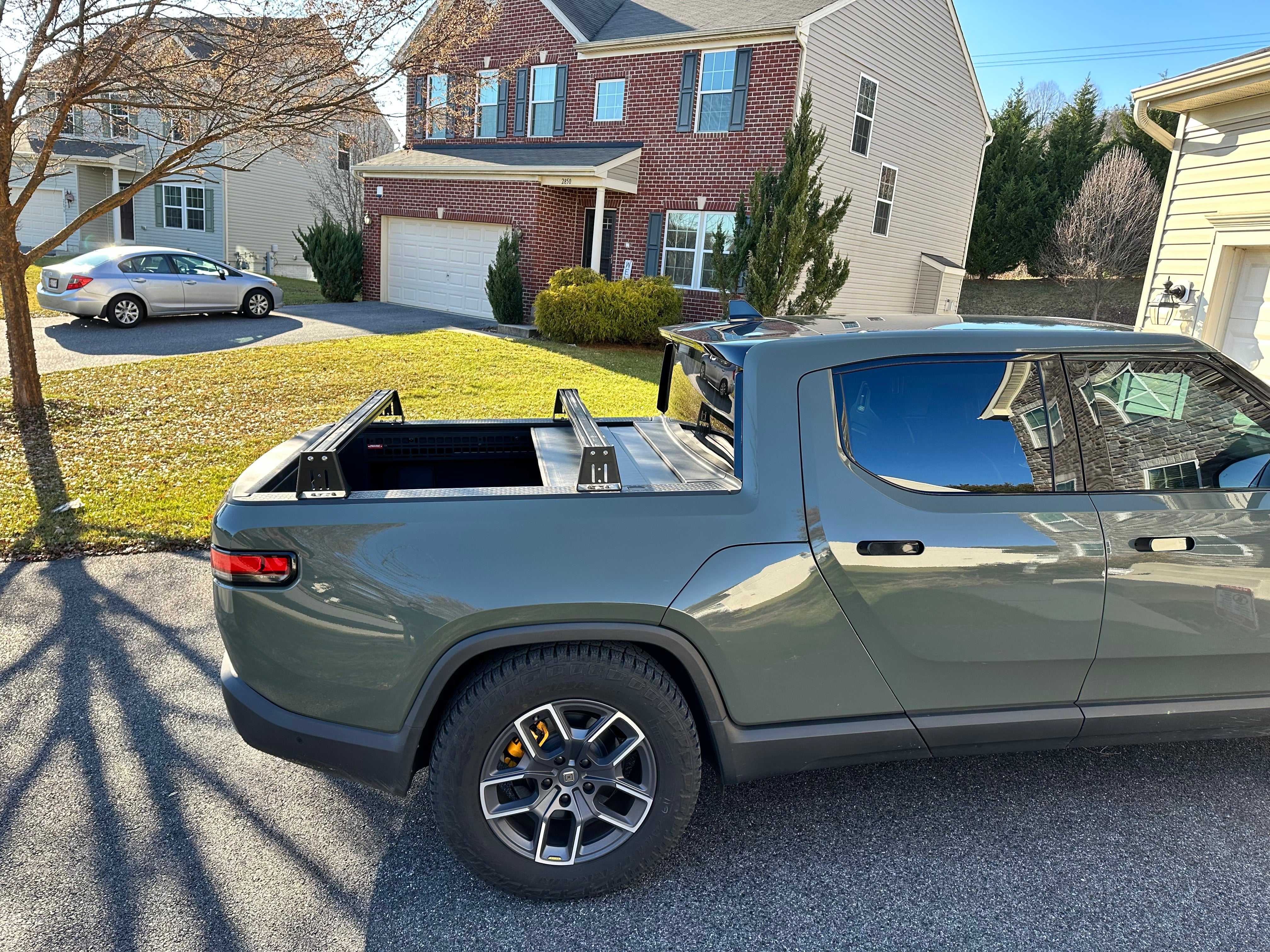 Rivian  (2022+), Low Profile Bed Rack