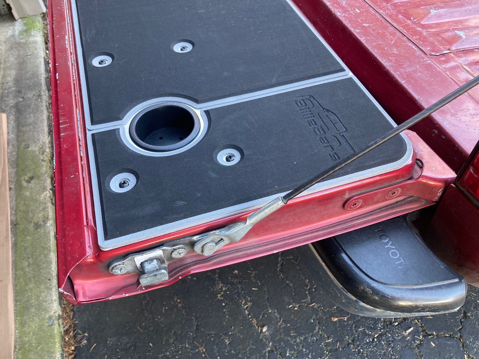 1ST GEN Tacoma Tailgate Cover (1995-2004)